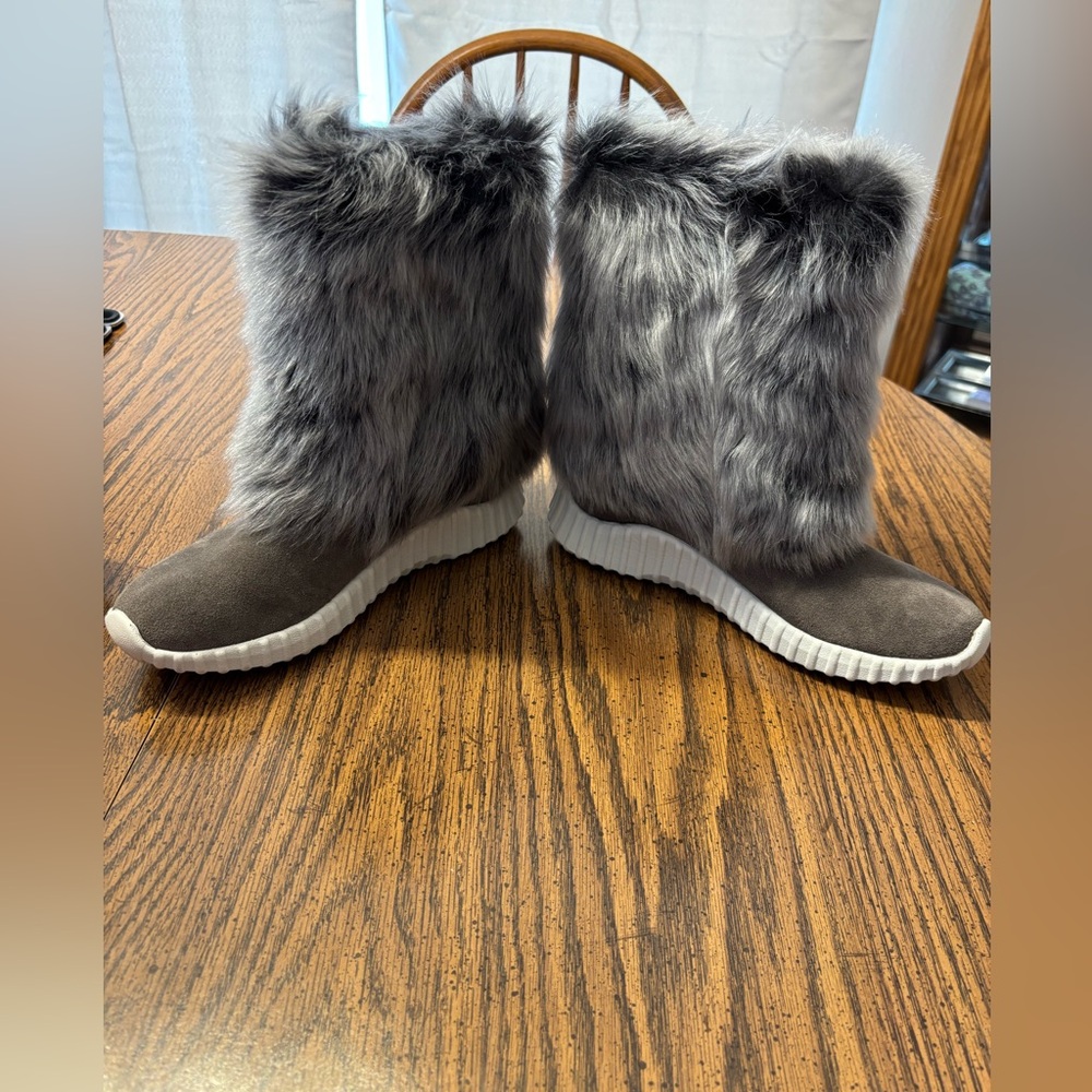 NWOT Women’s Johnston & Murphy real lamb fur boots size 8 - Picture 2 of 8